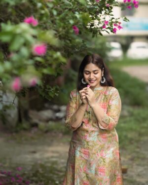 Darshana Das Instagram - 🌼 👗 @mina_designer_boutique 
📸  @storybyd4son