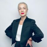 Darya Moroz Instagram - Цель вижу, препятствий не замечаю! Мой девиз с которым смело иду по жизни, и стараюсь ему соответствовать как в делах, так и во внешнем виде. Когда костюм хорошо сидит и качество ткани на высшем уровне, это помогает держать подбородок высоко и уверенно! Открыла для себя бренд @persve.ru Все как я люблю - вещи как инвестиция в гардероб! Многослойность, асимметрия, прозрачность – это все про Persve. Хочу чтобы вы оценили моих новых друзей. По промокоду «Мороз» в течение 1 месяца для моих подписчиков скидка 5% на весь каталог @persve.ru