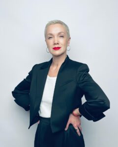 Darya Moroz Instagram - Цель вижу, препятствий не замечаю! Мой девиз с которым смело иду по жизни, и стараюсь ему соответствовать как в делах, так и во внешнем виде. Когда костюм хорошо сидит и качество ткани на высшем уровне, это помогает держать подбородок высоко и уверенно! Открыла для себя бренд @persve.ru Все как я люблю - вещи как инвестиция в гардероб! Многослойность, асимметрия, прозрачность – это все про Persve. Хочу чтобы вы оценили моих новых друзей. По промокоду «Мороз» в течение 1 месяца для моих подписчиков скидка 5% на весь каталог @persve.ru
