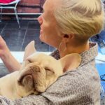 Darya Moroz Instagram - Эээ…тут у меня личный ассистент появился.. Броня зовут. Очень любит кинопробы😂 Да простят меня артисты🤦🏻‍♀️😚 #foto by @k.i.n.o.f.a.c.e 📸 #produced by @jylliett 😍 #ilovefrenchbulldogs🐾♥️