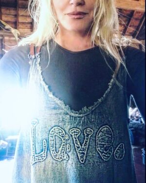 Daryl Hannah Instagram - 🤍
love 
is 
the 
answer