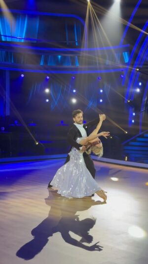 Dáša Šárközyová Instagram - Ach🥹❤️.. Toto si sem odlozim🔥.. #letsdance #tvmarkiza #dancing #ballroom