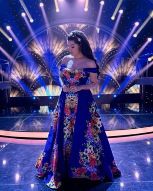 Dáša Šárközyová Instagram - Slecna JAR🌸.. Tak som tento rok ponala Velkonocne kolo ja😇.. #letsdance #tvmarkiza 
👗: @maksstudio_pozicovnasiat 
💄: @mirkabaluchova_makeup