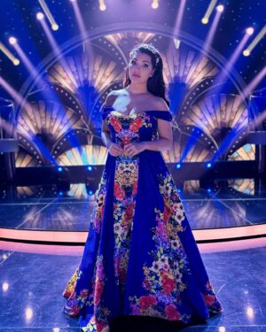 Dáša Šárközyová Instagram - Slecna JAR🌸.. Tak som tento rok ponala Velkonocne kolo ja😇.. #letsdance #tvmarkiza 
👗: @maksstudio_pozicovnasiat 
💄: @mirkabaluchova_makeup