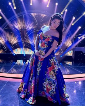 Dáša Šárközyová Instagram - Slecna JAR🌸.. Tak som tento rok ponala Velkonocne kolo ja😇.. #letsdance #tvmarkiza 
👗: @maksstudio_pozicovnasiat 
💄: @mirkabaluchova_makeup