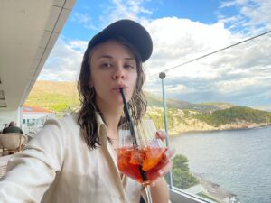 Dasha Nekrasova Instagram - 🇭🇷 ❣️ special thanks to @sleepsplit for the lovely accommodations and to all my Croatian friends for taking such good care of me and @judeolatinx 🐾🦐👙🐸
