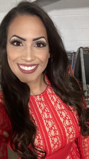 Dasha Kuret Gonzalez Instagram - Pa Que lo sepas! 🤓🤘🏽💃🏽💪🏽😜🤘🏽 #wepa #MasDasha #AEW #Announcer