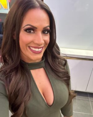 Dasha Kuret Gonzalez Instagram - Saturday night we collide!!! Who’s ready for #AEWCollision 😃🤗🥳 We’re less than 30 min away from going live on #TNT

💄& 💁🏽‍♀️: @aewglam @joannadeemakeup 

#Wrestling #AEW #Cleveland #MasDasha