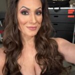 Dasha Kuret Gonzalez Instagram - We are less than 30 min away from going live on @tntdrama for #AEWCollision tonight!!! @aew @aewglam @dearadneris @aew_heels #Wrestling #AEW #MasDasha