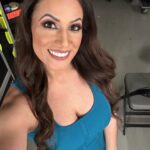 Dasha Kuret Gonzalez Instagram - We are less than 30 min away from going live on @tntdrama for #AEWCollision tonight!!! @aew @aewglam @dearadneris @aew_heels #Wrestling #AEW #MasDasha
