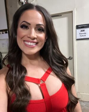 Dasha Kuret Gonzalez Instagram - It’s almost time!!! See you soon on #TNT for #AEWCollision #Wrestling #MasDasha #AEW shout out to @aewglam for this beautiful look tonight!!! Tonight we’re live in the #QueenCity #DiaDeReyes #tresreyesmagos