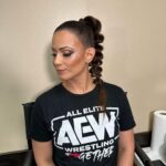 Dasha Kuret Gonzalez Instagram - Here we go #Saturday night!!! #AEWCollision early start time live on #TNT @aewglam @dear.salem 💄 @dolledupbydani 💁🏽‍♀️