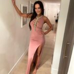Davina Portratz Instagram - Needing nothing, attracts everything 💖✨ Comment pink emojis!