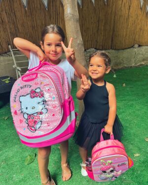 Dawn Lanny-Gabay Instagram - שלום כיתה א׳ וגן עירייה ושתי ילדות גדולות😍
יאבאלה ואמאלה איזו התרגשות פה בבית🤗
(את הסיפור האמיתי מאחורי התמונות המסורתיות תמצאו בוידאו האחרון😝)
#1.9