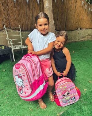 Dawn Lanny-Gabay Instagram - שלום כיתה א׳ וגן עירייה ושתי ילדות גדולות😍
יאבאלה ואמאלה איזו התרגשות פה בבית🤗
(את הסיפור האמיתי מאחורי התמונות המסורתיות תמצאו בוידאו האחרון😝)
#1.9