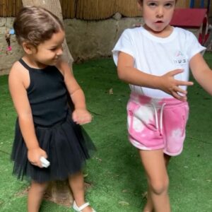 Dawn Lanny-Gabay Instagram - שלום כיתה א׳ וגן עירייה ושתי ילדות גדולות😍
יאבאלה ואמאלה איזו התרגשות פה בבית🤗
(את הסיפור האמיתי מאחורי התמונות המסורתיות תמצאו בוידאו האחרון😝)
#1.9