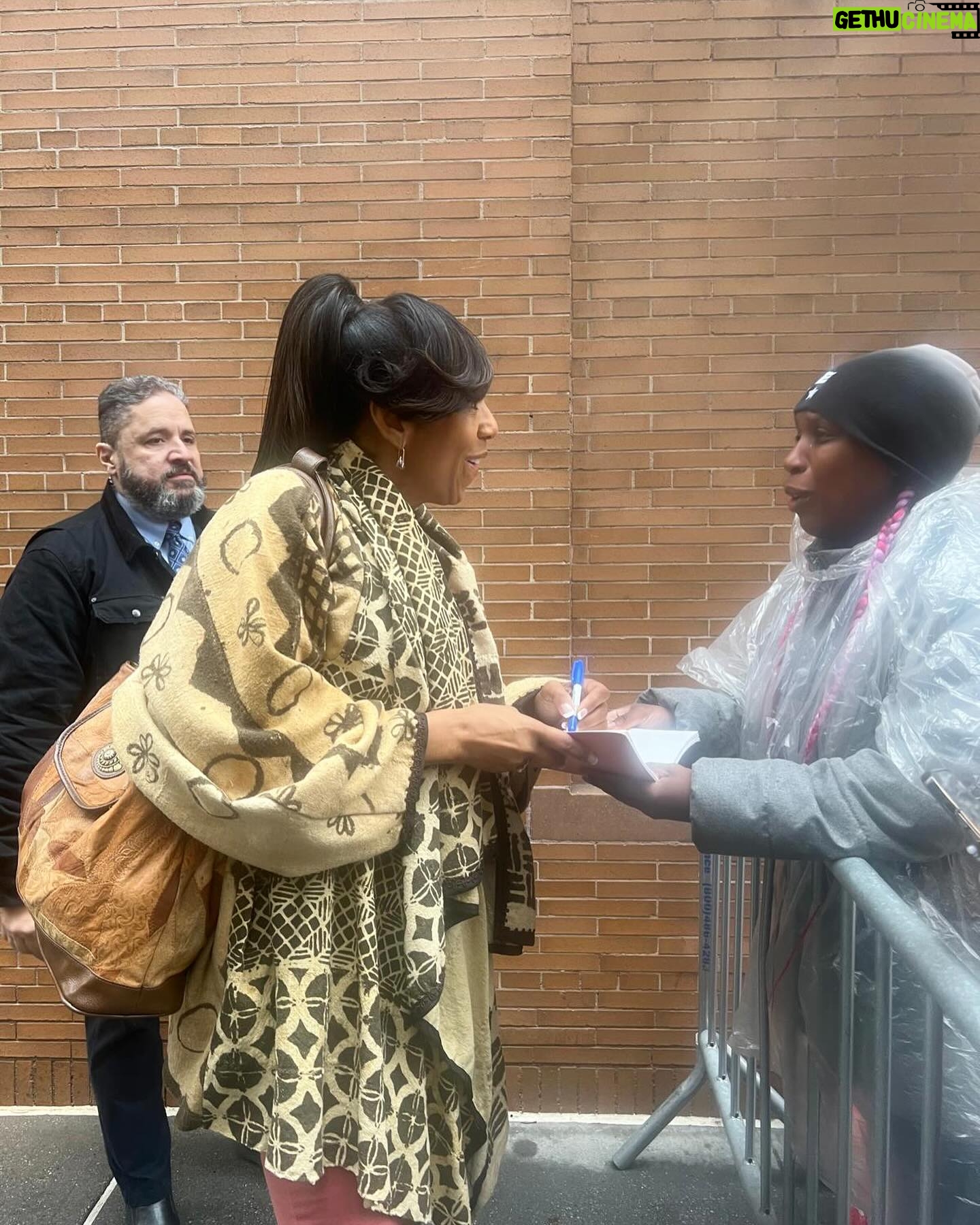 Dawnn Lewis - 7.2K Likes - Sooo excited that the ADW Cast is on @TheViewABC tomorrow 4/17! @WhoopiGoldberg and I have been friends for years, but it’s my first time doing the show. We were also joined by @TheRealDebbieAllen!
Please check us out. Let’s all have a great time!!!
I got to chat with my dear friend Wayne Brady (@MrBradyBaby)! So excited for him and the cast of @TheWizBway! As it returns to Broadway!
Thanks so much to my amazing cousin Lisa Jones (@jonesforbeauty) for doing my makeup and Tom Ngwenya for my fab ponytail hairdo!!
Makeup: Lisa Jones
Hair: Tom Ngwenya
@adwtourexp
@iamjasmineguy
@iamcreesummer
@darrylmbell
@kadeemhardison
@joyvbehar
@sarahaines
@ananavarofl
Alyssa Farah
Sunny Hostin
#EnjoyTheView #TheView #ABCNetwork #WhoopiGoldberg #ADWTour #ADifferentWorldTour #ADifferentWorld #SupportHBCUs #HBCUTour #HBCU #HBCUsMatter #DawnnLewis #ADWReunion