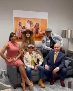 Dawnn Lewis Instagram - Sooo excited that the ADW Cast is on @TheViewABC tomorrow 4/17! @WhoopiGoldberg and I have been friends for years, but it’s my first time doing the show. We were also joined by @TheRealDebbieAllen! 
Please check us out. Let’s all have a great time!!!

I got to chat with my dear friend Wayne Brady (@MrBradyBaby)! So excited for him and the cast of @TheWizBway! As it returns to Broadway! 

Thanks so much to my amazing cousin Lisa Jones (@jonesforbeauty) for doing my makeup and Tom Ngwenya for my fab ponytail hairdo!! 

Makeup: Lisa Jones
Hair: Tom Ngwenya

@adwtourexp 
@iamjasmineguy 
@iamcreesummer 
@darrylmbell 
@kadeemhardison 
@joyvbehar 
@sarahaines 
@ananavarofl
Alyssa Farah
Sunny Hostin

#EnjoyTheView #TheView #ABCNetwork #WhoopiGoldberg #ADWTour #ADifferentWorldTour #ADifferentWorld #SupportHBCUs #HBCUTour #HBCU #HBCUsMatter #DawnnLewis #ADWReunion