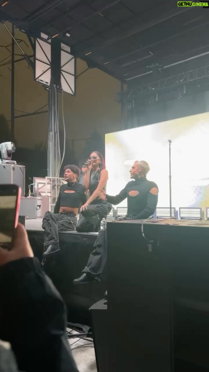 Daya - 3 Likes - Penn y’all were ROWDDYY the other night 😮 never saw the second life of this song coming 9 years in but here we are lol 🤍🤍🤍🤍🤍🤍 Hide Away forever <3