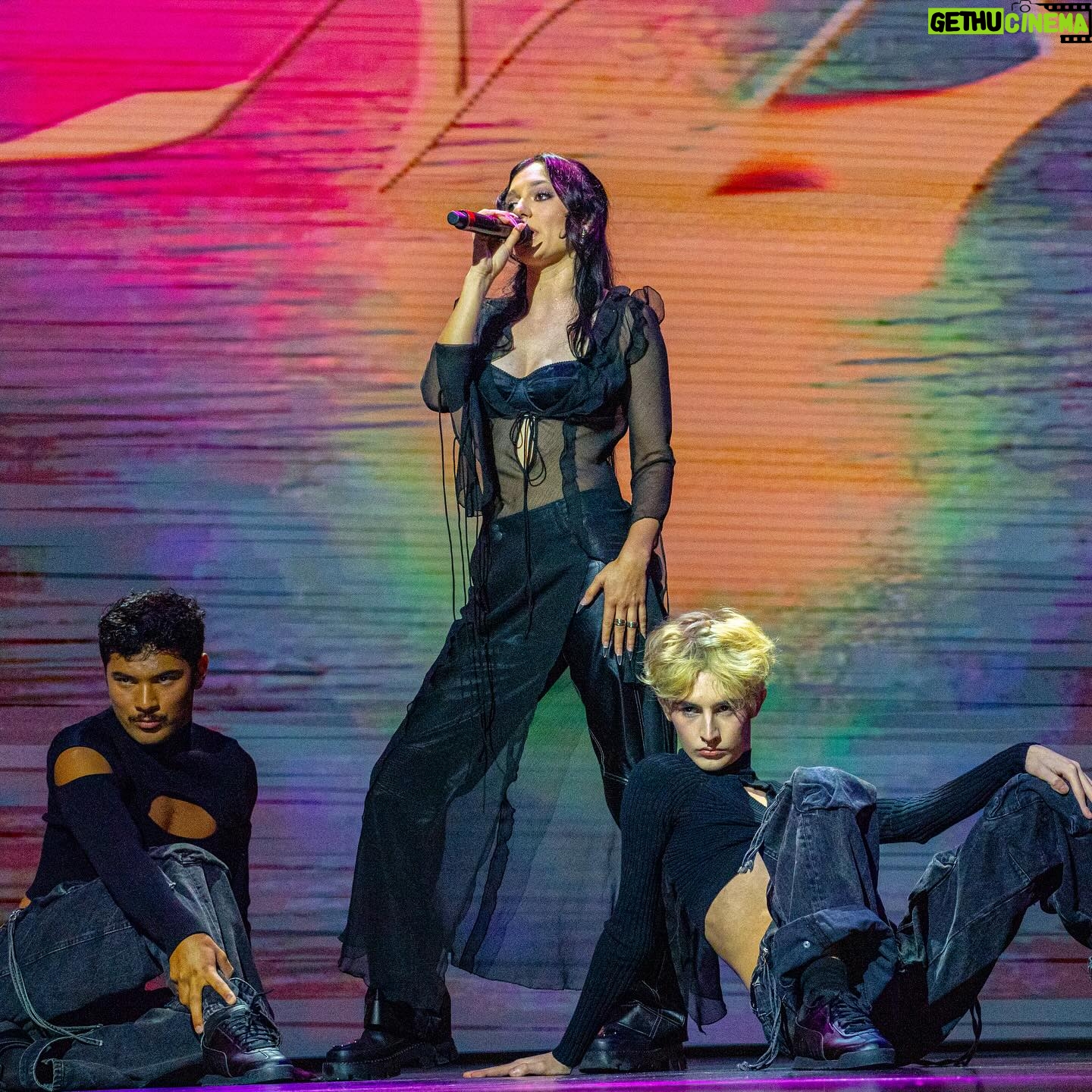Daya Instagram - Got to put on the show of my dreamsss last week 🥹🖤🖤 Felt like such a princess the whole time thank you thank youuu @myvacaya for the opportunity to explore and curate w the best team — truly a night I’ll never forget Dancers: @gavin.lemaire & @jessealexaander choreographed by the loveliest @mariespieldenner Video design: my brilliant sister @loutandon Styling: @marc_eram HMU: @mjsmakeup FOH / TM: @peaveysound Playback: @naaattynatty Photos by @fitzpattymac21