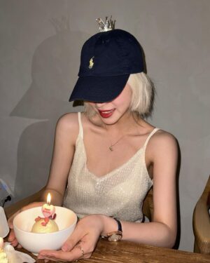Dayoung Instagram - Happy birthday to me AGAIN!👑