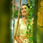 Dayyana Hameed Instagram - Wishing you all a prosperous Vishu ❤️... Costume @asthrafashionhub Hairstyle @makeup_by_rathybaiju 📷 @hamadbinbaba