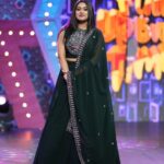 Dayyana Hameed Instagram – When it is bottle green…

📸 @imagiophotography_official 

MUA @sajani_mandara_makeupartist 

Costume @styledbysavu 

#dayyanahameed 
#funsuponatime 
#anchor
#standupcomedy
