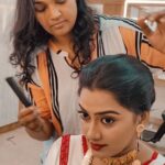 Dayyana Hameed Instagram - When chattem munduam has an incredible swag 🤟 @bismitha_slam ... #starmagic #dayyanahameed