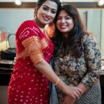 Dayyana Hameed Instagram - Meeting after 14 long years @dayyana_hameed ❤️😍🥰🤗 Happiness is……. to be there seeing my dear friend anchor a show❤️ Then and now and forever, will always cheer you girl! You are amazing!! Keep going 🥰😍😘 Cheers to more ❤️🧿 Also was nice to meet @sheebahameed70 aunty, glad she was there the same day 🤗🥰😍😘 Captured by @imagiophotography_official 15/02/2024❤️ #beuatiful #friendship #14years #dayyanahameed #funsuponatime #amritatv #veenaarunprakash