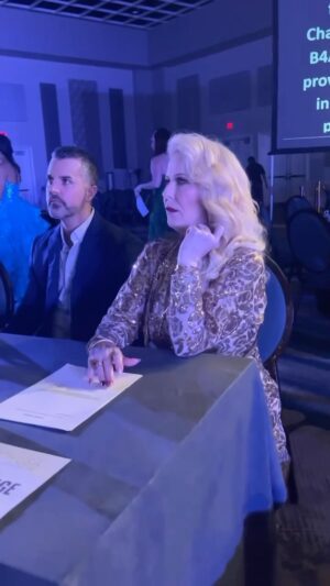 DeAnne Stidham Instagram - I was honored to have the opportunity to be a judge at the Miss Earth USA fashion show last week! 🥰❤️ #lularoe #runway #fashion #missearth