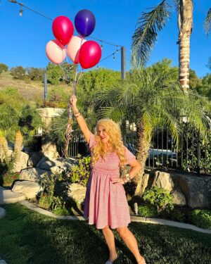DeAnne Stidham Instagram - All ready to enter the month of L O V E !❤️ Valentine’s day is right around the corner and I am sooo excited to rock my favorite colors all month!❤️💗❤️💗 #valentines #LularoeAlinadress #love #lularoe