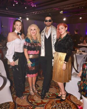DeAnne Stidham Instagram - 11 AMAZING years!! As we celebrate 11 years of LulaRoe today, I can’t help but look back on all the accomplishments we have made! Not only as an individual or company but as a COMMUNITY!!😭 I am SOO GRATEFUL for the many friendships, relationships, and MEMORIES we have made since the beginning of LulaRoe!
It doesn’t stop here though! So here’s to many many more Birthdays with LulaRoe!!🥳🎉👏🏻🎊🎁🙌🏻💕🤍