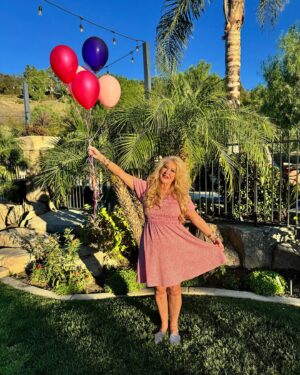 DeAnne Stidham Instagram - All ready to enter the month of L O V E !❤️ Valentine’s day is right around the corner and I am sooo excited to rock my favorite colors all month!❤️💗❤️💗 #valentines #LularoeAlinadress #love #lularoe