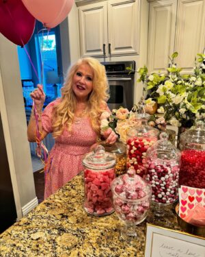 DeAnne Stidham Instagram - All ready to enter the month of L O V E !❤️ Valentine’s day is right around the corner and I am sooo excited to rock my favorite colors all month!❤️💗❤️💗 #valentines #LularoeAlinadress #love #lularoe