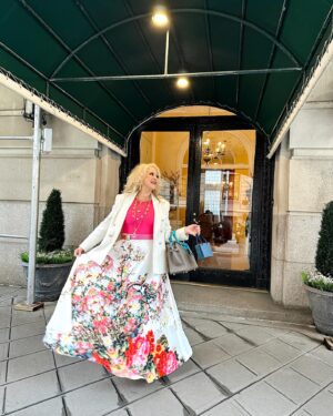 DeAnne Stidham Instagram - I love being able to wear some of my custom designs from my travels. I designed this skirt when I found this fabric in Vietnam, and it turned out just as I envisioned it! I love that I now get to wear it to New York Fashion Week 💗

#lularoe #nyfw2024ss #newyorkfashionweek #fashion