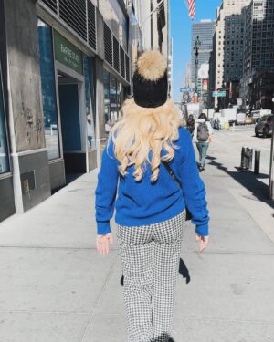 DeAnne Stidham Instagram - So excited to be here in New York City! 🏙️ I am loving exploring the city with my daughters. Wearing the darling @lularoe Emery pants, and a soon to be released sweater style. Stay tuned! Can’t wait to share more about NY Fashion Week! 🤩

#lularoe #nyfashionweek #nyfw2024ss #newyorkcity #fashionstyle #lularoeemery
