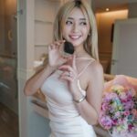 Debbie Tan Instagram – Not sure what’s more shocking, how affordable the product is or how it gives my skin a crazy glow ✨ 

Not only does the @skintificsg cushion feels lightweight on my skin – it also gives me the flawless make up base with good coverage that covers my blemishes and dark eye circles 👀

@skintificofficial @skintific.my