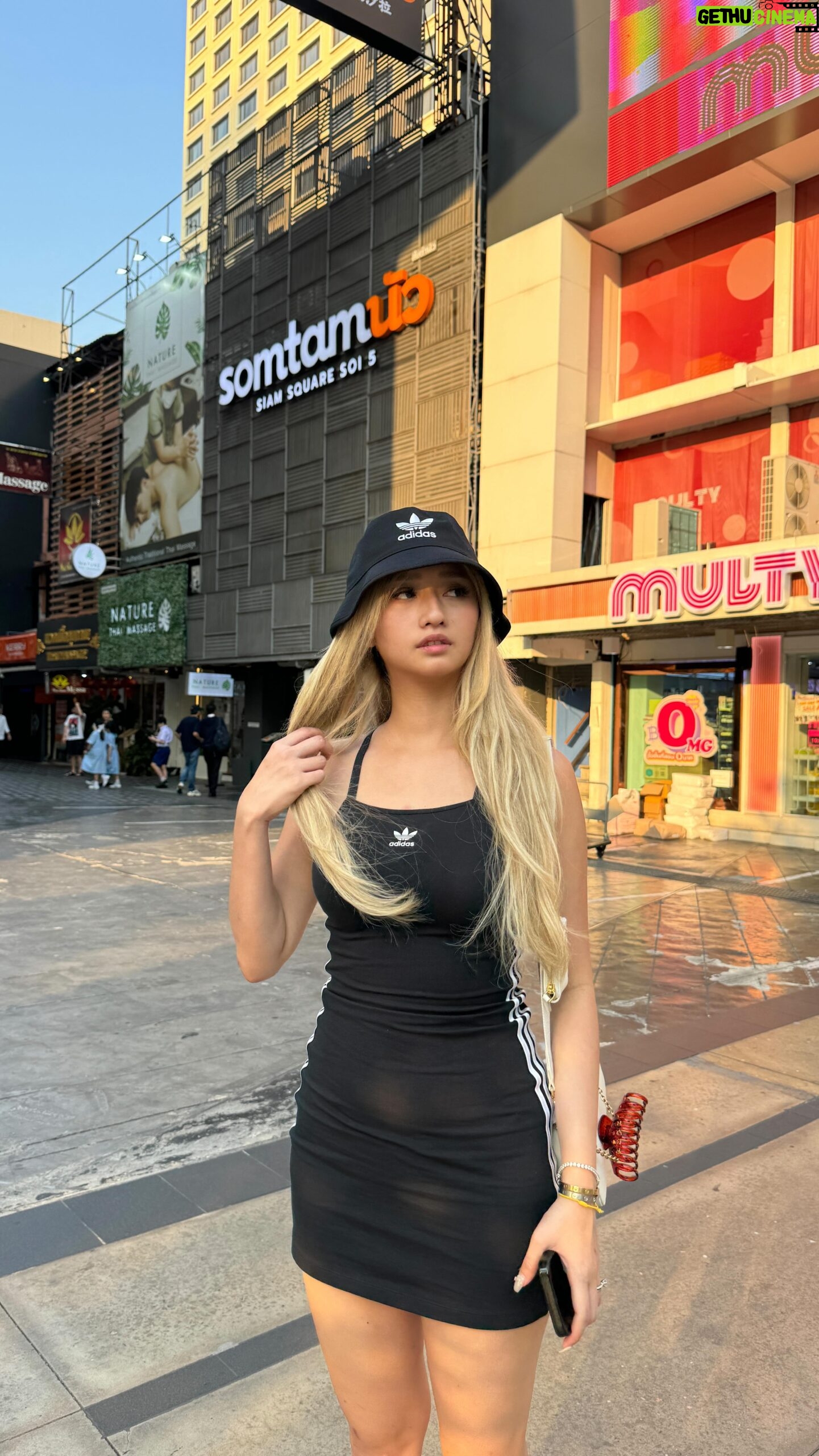 Debbie Tan Instagram - 1 MIN IN BANGKOK 💗 🇹🇭 I always have my @YouTripSG card with me whenever I’m travelling to save big on every transaction because I can enjoy zero FX fees and its best unbeatable exchange rates! 💳 From paying for food at night markets to shopping & getting surprise gifts for my loved ones, my YouTrip card has been my essential travel companion every step of the way! ✈️ Get S$7 when you download the YouTrip app from now to 12 April 2024 with my exclusive promo code ! #YouTripSg #YouTripIt