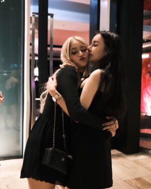 Debbie Tan Instagram - We’re in Dubai baby 📸🤳🏻😫 
big sis @kimlimhl showing us the life ✨