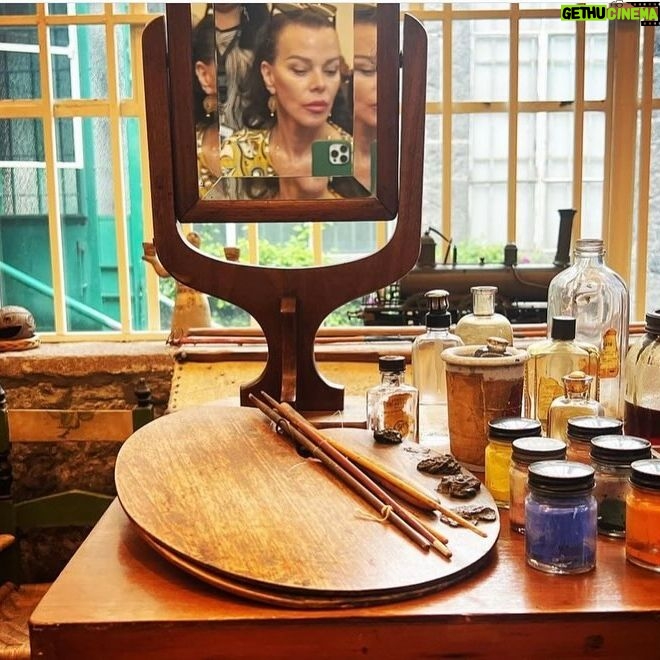Debi Mazar Instagram - Casa Azul💙 So happy to share this with my daughter @corc0s Every time I come back I see and learn something new about Frida&Diego❣️Thankyou Perla for everything 💋 #coyoacan #mexico🇲🇽❤️