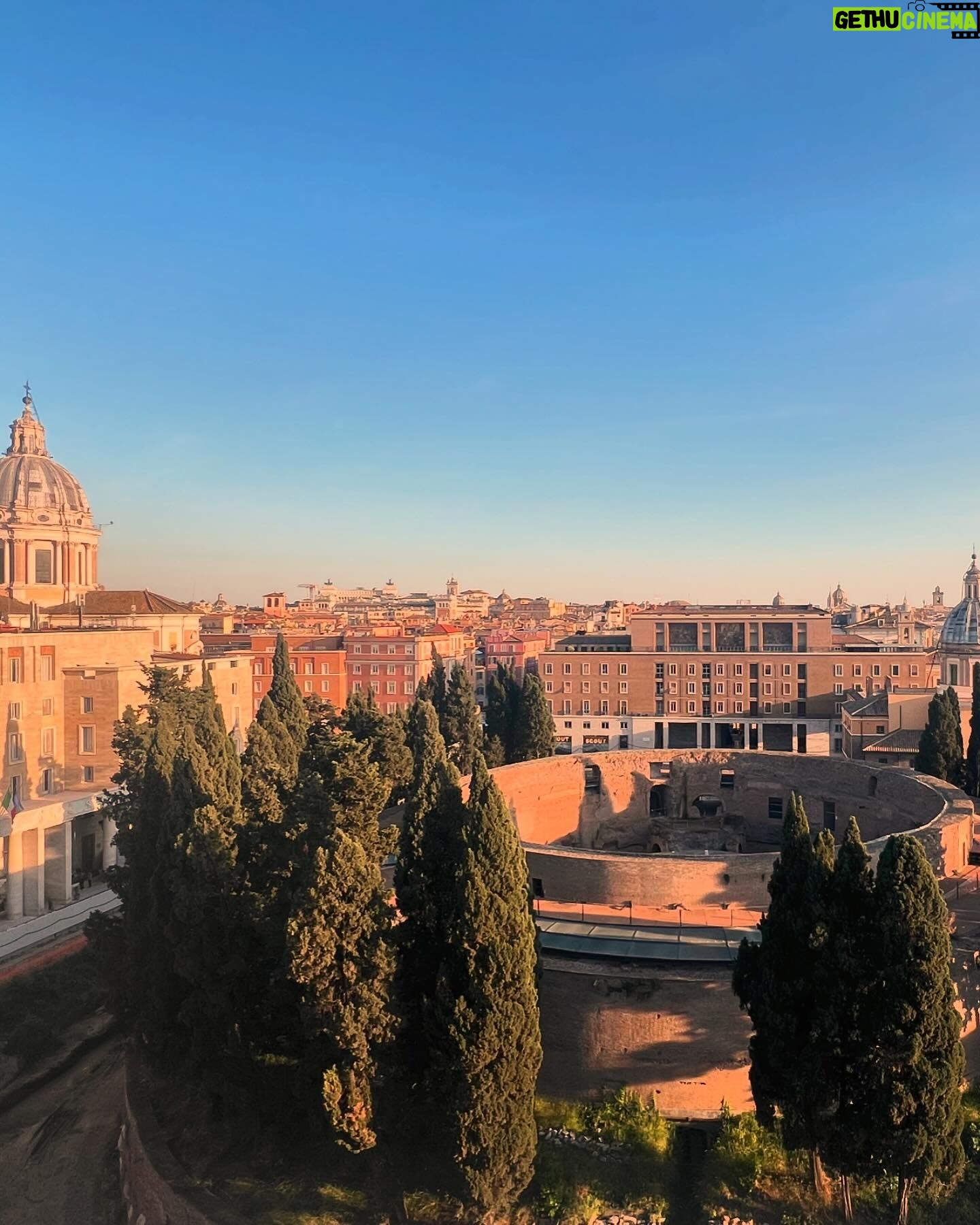 Debi Mazar Instagram - Walking up this GORGEOUS wooden stairwell from 1940, to the roof overlooking the Mausoleum of Emperor Augustus. Thankyou @elisabetta_marra @silvia.di.paolo for a wonderful evening❤️ 🇮🇹 💋 @bulgarihotels #Roma
