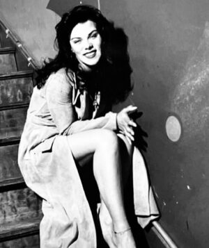 Debi Mazar Instagram - I think of my kids when I see these images! ❤️❤️
Grazie @santedorazio for posting these lovely photos of me! I think I’m the only person who didn’t strip down to nakedness for you! I ve always been a bit shy & I like some mystery…
My husband @thetuscangun joked that I have a Jay Leno jawline 🤣
My hair..wow!All mine !
 💋💃🏻💯🔥