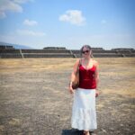 Debi Mazar Instagram - Great day with @corc0s at Teotihuacán ❣️🇲🇽❤️💃🏻💃🏻 We didn’t wear the right shoes,per usual 🤣 What are the chances we both would be working in the same city and have the same day off to spend together ! Thankyou universe❣️ #MotherDaughterDay #Mexico