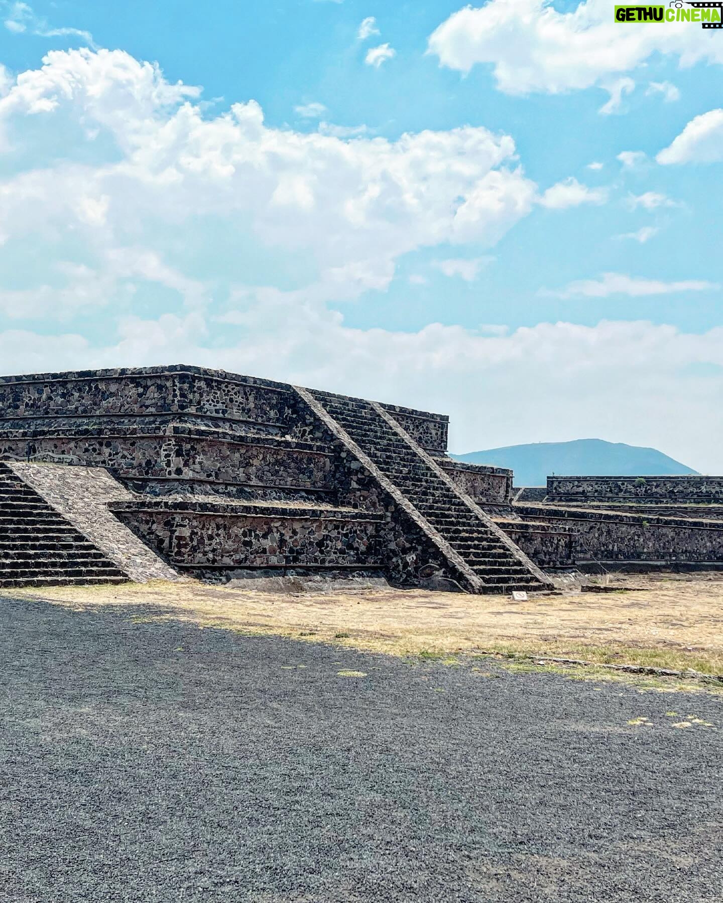 Debi Mazar Instagram - Great day with @corc0s at Teotihuacán ❣️🇲🇽❤️💃🏻💃🏻 We didn’t wear the right shoes,per usual 🤣 What are the chances we both would be working in the same city and have the same day off to spend together ! Thankyou universe❣️ #MotherDaughterDay #Mexico