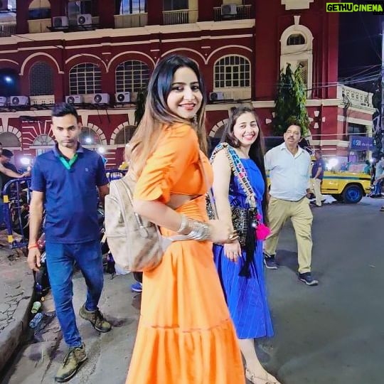 Debjani Deghuria Instagram - In Kolkata , Every street is a picture waiting to be captured. π©ββ€οΈβπ© π§ΏIn Kolkata, the night is just as alive as the day." ππ§Ώ"Making memories with my best friends in the city of joy." Finally your fav song bro π @be_urself25__ ππ€£