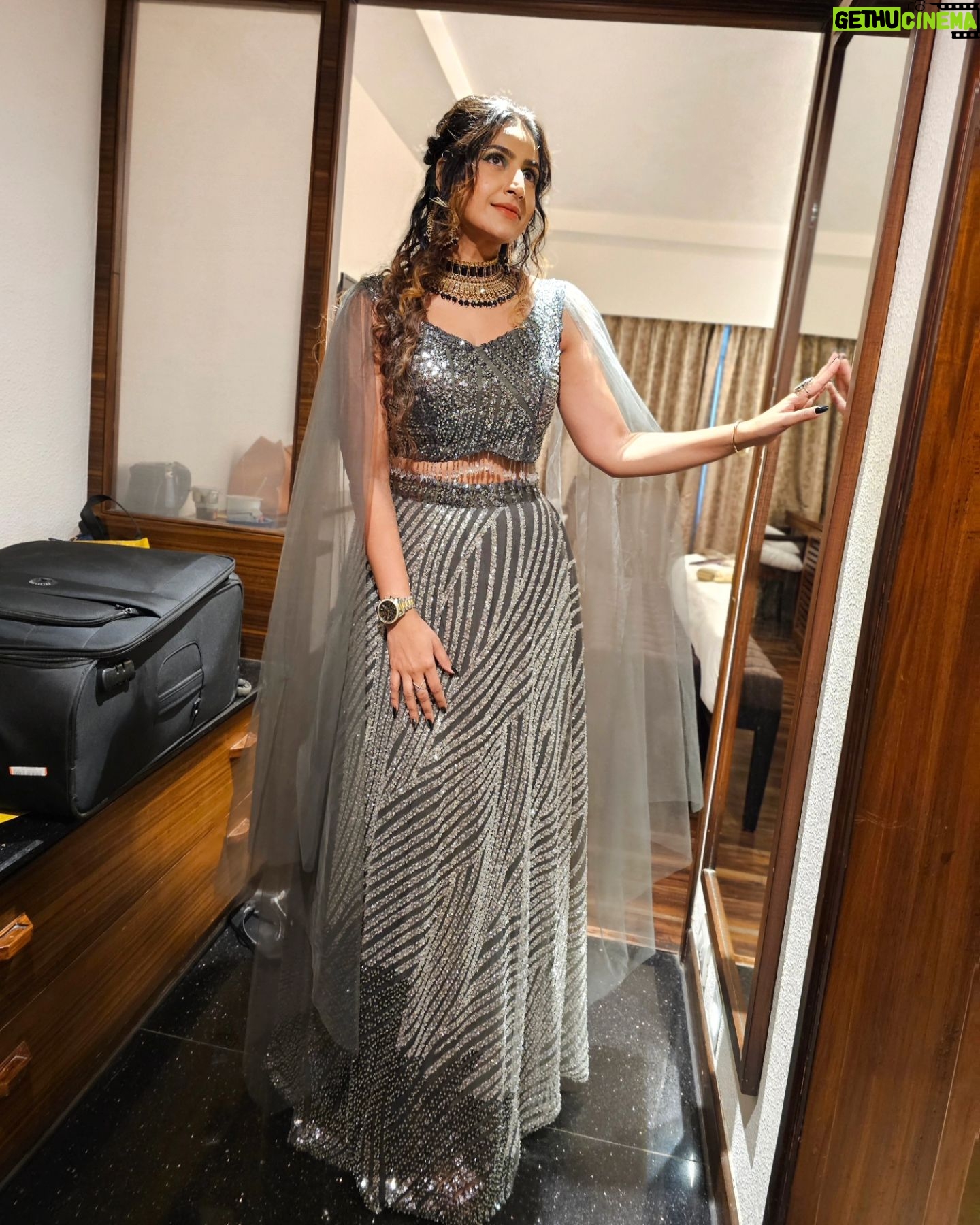 Debjani Deghuria Instagram - Event Night @ Pune .....πΆπβ‘οΈ π§Ώ I Had A Wonderful Evening with All Odia People in Pune: Wearing This gorgeous Outfit @pareenitabbsr Makeup π by Me Hairstyle @geetanjalipalkhe_makeup_artist Jewellery From @pareenitabbsr #eventnight #pune #maharashtra #odiapeople #show #actress #blessed #love #outfitoftheday #looks #hairstyle #debjani #debjanideghuria #mylife #workhard #independent #life #mymakeup #travel #hotel #eventlook #bollywood #ollywood #indianactresses #celebrity #odience #movie #fashion #hairfashion