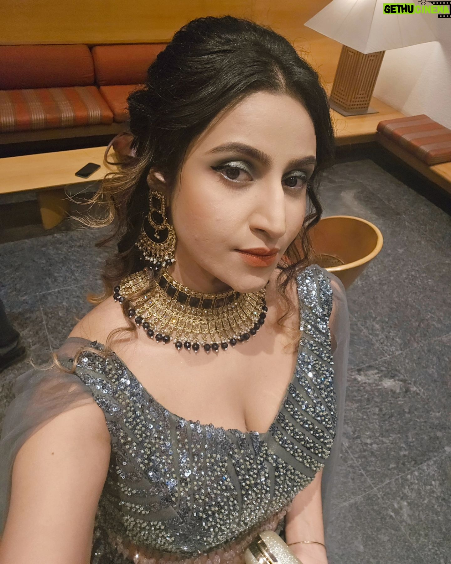 Debjani Deghuria Instagram - Event Night @ Pune .....πΆπβ‘οΈ π§Ώ I Had A Wonderful Evening with All Odia People in Pune: Wearing This gorgeous Outfit @pareenitabbsr Makeup π by Me Hairstyle @geetanjalipalkhe_makeup_artist Jewellery From @pareenitabbsr #eventnight #pune #maharashtra #odiapeople #show #actress #blessed #love #outfitoftheday #looks #hairstyle #debjani #debjanideghuria #mylife #workhard #independent #life #mymakeup #travel #hotel #eventlook #bollywood #ollywood #indianactresses #celebrity #odience #movie #fashion #hairfashion