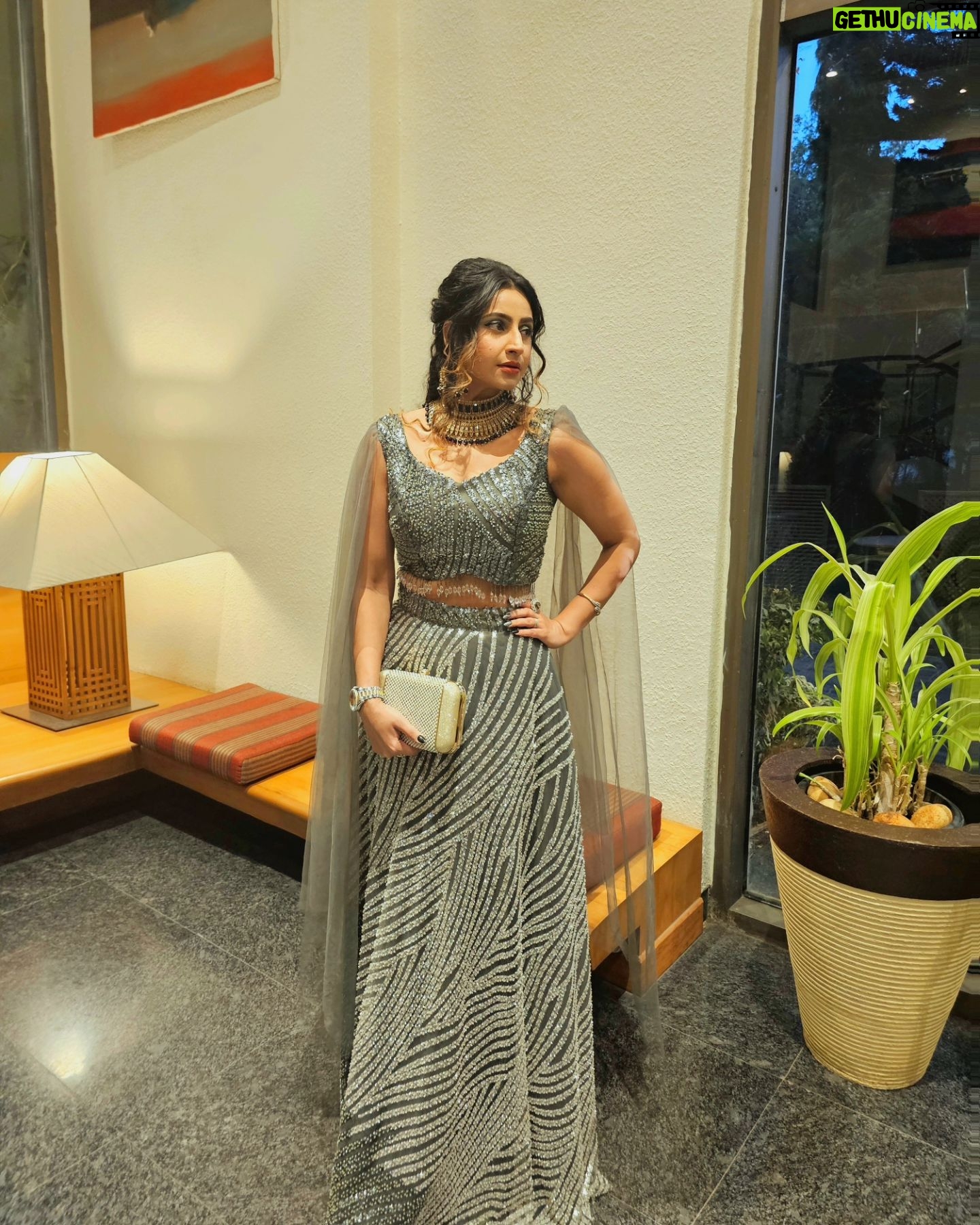 Debjani Deghuria Instagram - Event Night @ Pune .....πΆπβ‘οΈ π§Ώ I Had A Wonderful Evening with All Odia People in Pune: Wearing This gorgeous Outfit @pareenitabbsr Makeup π by Me Hairstyle @geetanjalipalkhe_makeup_artist Jewellery From @pareenitabbsr #eventnight #pune #maharashtra #odiapeople #show #actress #blessed #love #outfitoftheday #looks #hairstyle #debjani #debjanideghuria #mylife #workhard #independent #life #mymakeup #travel #hotel #eventlook #bollywood #ollywood #indianactresses #celebrity #odience #movie #fashion #hairfashion