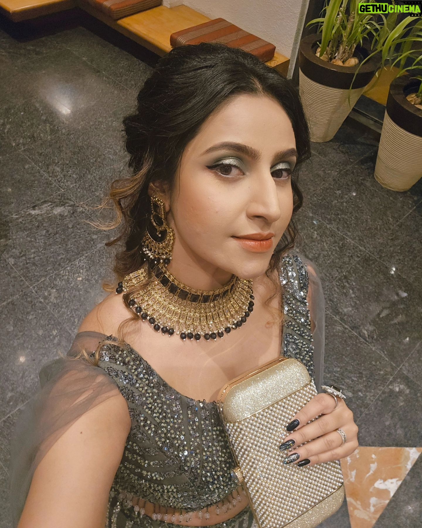 Debjani Deghuria Instagram - Event Night @ Pune .....πΆπβ‘οΈ π§Ώ I Had A Wonderful Evening with All Odia People in Pune: Wearing This gorgeous Outfit @pareenitabbsr Makeup π by Me Hairstyle @geetanjalipalkhe_makeup_artist Jewellery From @pareenitabbsr #eventnight #pune #maharashtra #odiapeople #show #actress #blessed #love #outfitoftheday #looks #hairstyle #debjani #debjanideghuria #mylife #workhard #independent #life #mymakeup #travel #hotel #eventlook #bollywood #ollywood #indianactresses #celebrity #odience #movie #fashion #hairfashion