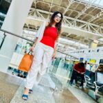 Debjani Deghuria Instagram - Making memories in orange moments 🍊 …… Living on airport time. ⏰✈ …….. PC @antaraofficial 😎🍁🧡